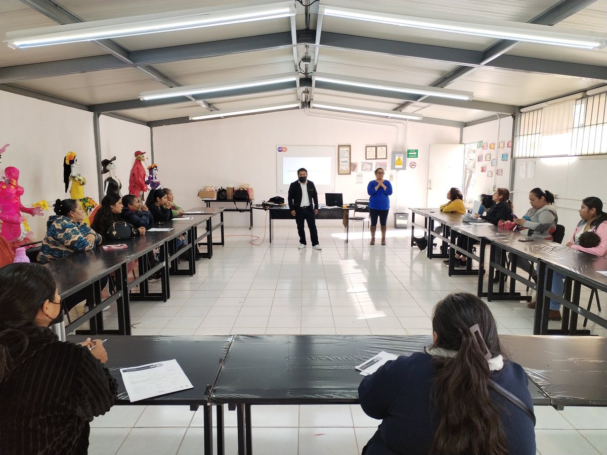 YAVI3R's tweet photo. Damos inicio con la capacitación en IECA PLANTEL SANTA CATARINA con el curso de Manejo de Resina Epóxica. https://t.co/DgHL3RZnbB