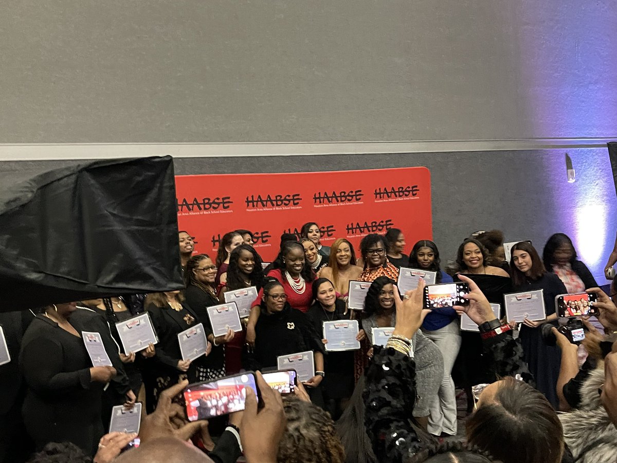 H3Berry's tweet photo. Congratulations to our very own Ms. Lopez!!! We appreciate your hard work and continuous dedication to our @CalvertES_AISD students!! #GritTenacityHeart @SDuncan7124 @APcryskenn @DrWynneLaToya @HAABSE3 https://t.co/9WB47UHNqh