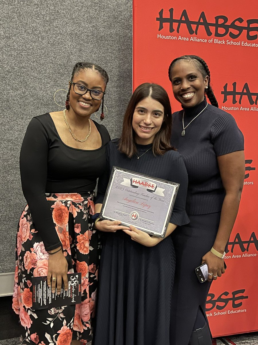H3Berry's tweet photo. Congratulations to our very own Ms. Lopez!!! We appreciate your hard work and continuous dedication to our @CalvertES_AISD students!! #GritTenacityHeart @SDuncan7124 @APcryskenn @DrWynneLaToya @HAABSE3 https://t.co/9WB47UHNqh