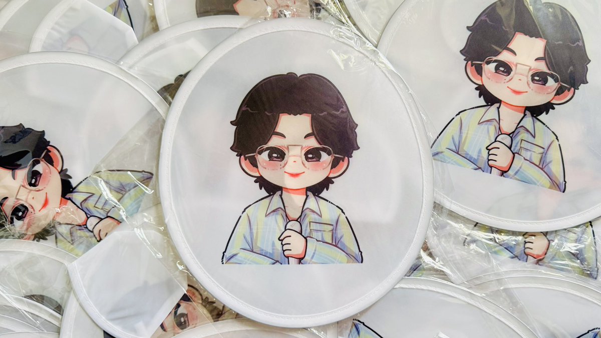 17IRH BULACAN FREEBIES D1&amp;2

• Foldable fans and stickers 
• Official photo/trading cards 
• Sealed albums and more 

— Will be given out randomly! 🩷🩵
#SEVENTEEN_RIGHT_HERE_IN_BULACAN