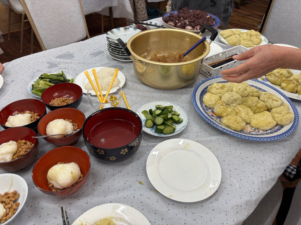 古民家の杵と臼を使って餅つきをしました(*^^)v
2025年、あけましておめでとうございます。
