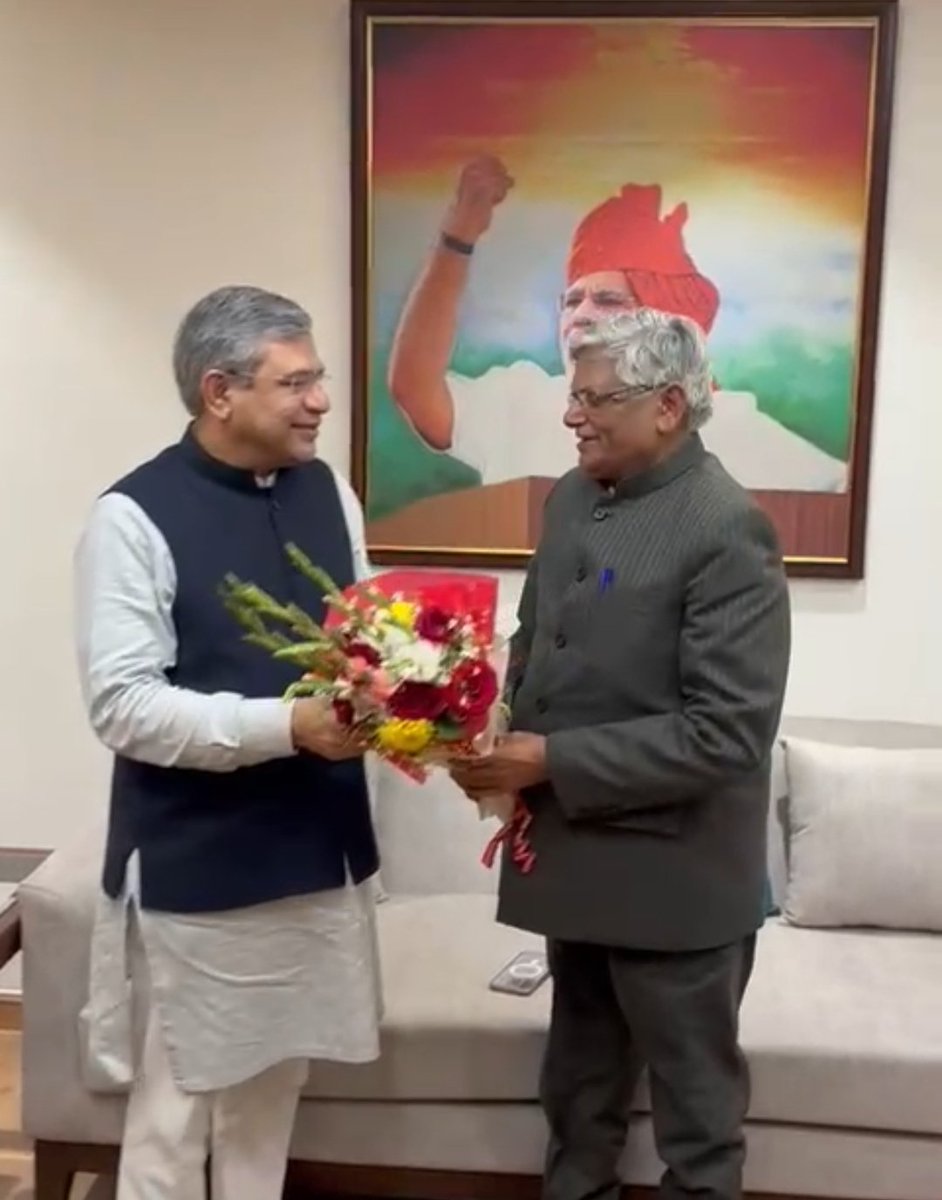 पूरा किया एक वादा

प्रिय रेलवे परिवार के साथियों,

आज हमें यह बताते हुए गर्व हो रहा है कि हमने अपने वादे को निभाते हुए आपके हितों की दिशा में एक और महत्वपूर्ण कदम उठाया है। लंबे संघर्ष और अथक प्रयासों के बाद, हमने भारत सरकार से 8वें वेतन आयोग का गठन करवाने में सफलता प्राप्त की