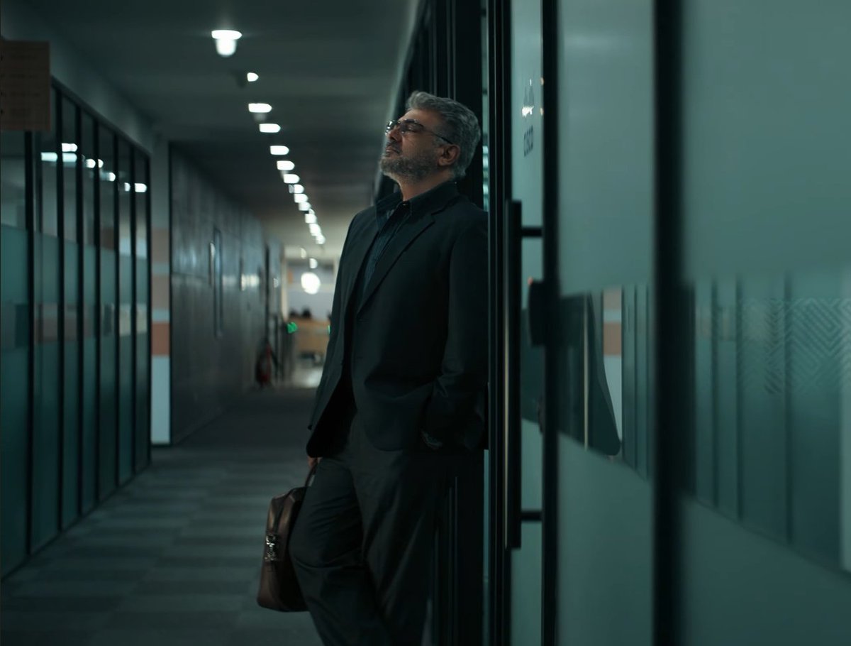 Cinema__Forever's tweet photo. This shot from #VidaaMuyarchiTrailer 🌟👌

#AK look + frame = Pure class💥

#AjithKumar #VidaaMuyarchi https://t.co/XEJKtDZK16