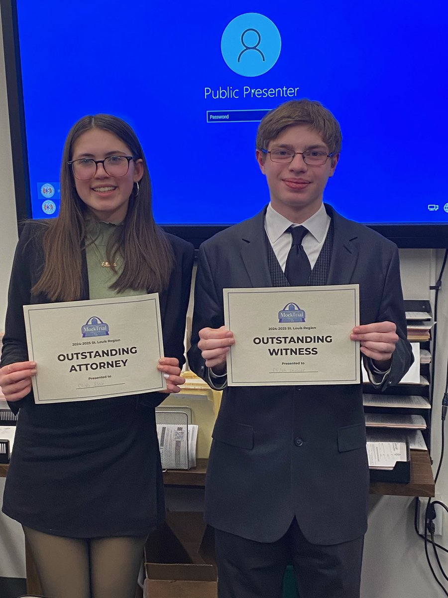 HHS_LMC's tweet photo. This awesome group of kiddos just completed their first Mock Trial as the Defense, and they did an incredible job! #GoBlackcats @dix_stephanie @BlackcatMatt @BlackcatUpdates @JoeFWillis @DrClintFreeman https://t.co/UTrJvGh7A5