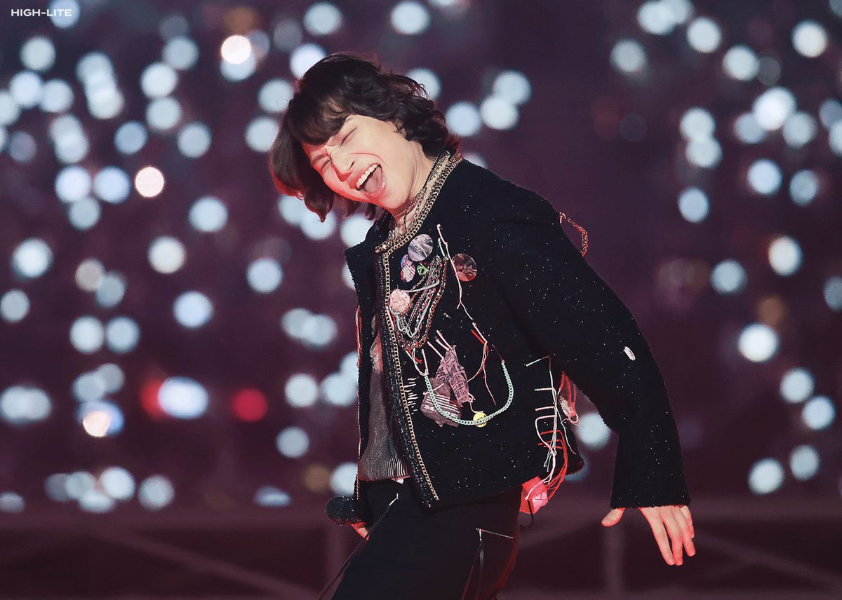 stillxxxlife's tweet photo. the bigbang maknae, who is always happy on stage while serving his flawless vocals https://t.co/SWidWQAigv