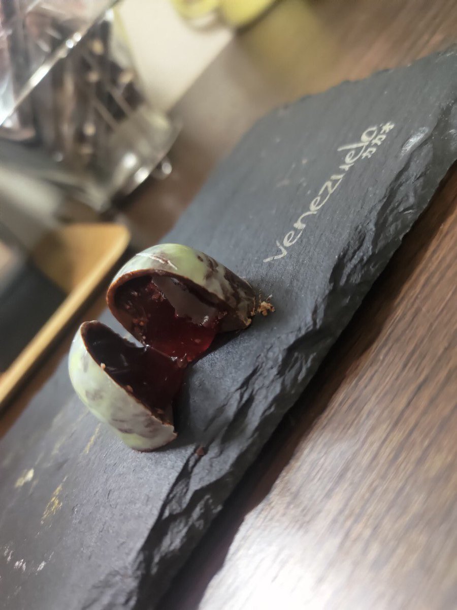 j31890's tweet photo. 今年のバレンタインは、特別でレアなチョコ＆コーヒーはいかが？
南米・ベネズエラ産のカカオ豆をBean-to-Barで仕上げたチョコレート
スペシャルティ･コーヒーを焙煎したドリップパック
ご予約は、CAMPFIREにて！

https://t.co/ISq3BECVVE https://t.co/ueR7l6yYrm