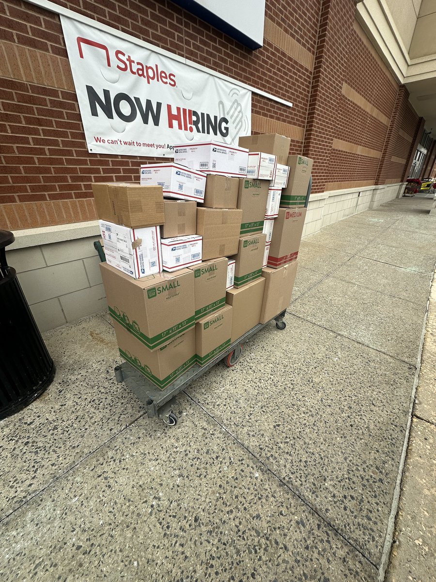 Mike_FBM's tweet photo. LLC, First Business Credit Card, and first wholesale order within the next week. Staying productive! 💪🏼📈

@braedon133 @JaceAMZ @KYXECOM @ethan_weaver37 @flips4miles https://t.co/61HE33lJe0