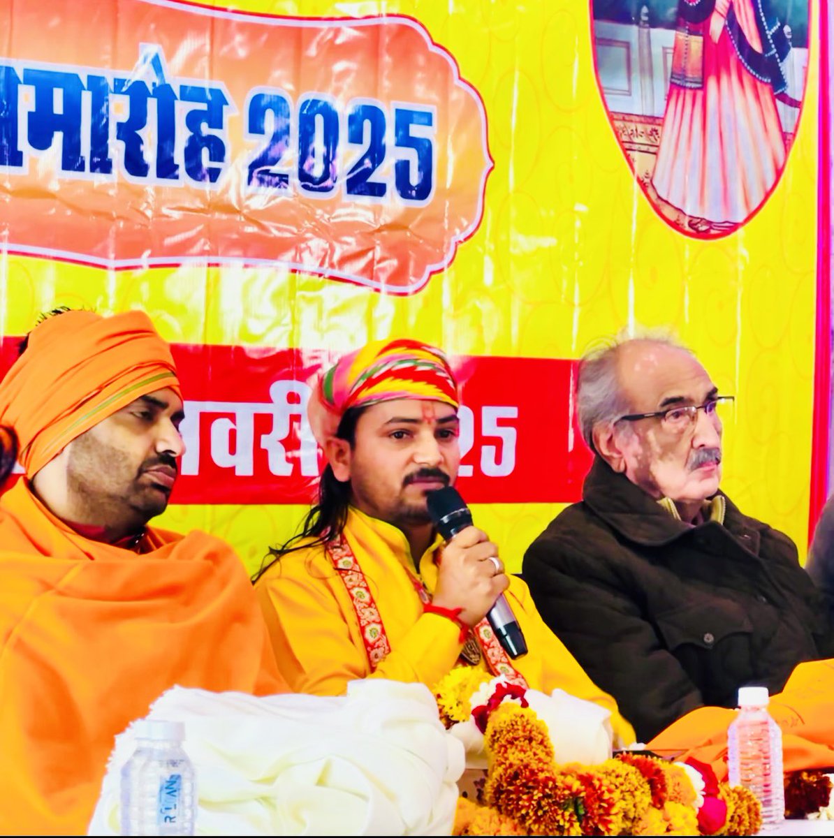 Spiritual_kk's tweet image. जो किसी का बुरा नहीं चाहता, वो सुखियों को देखकर
प्रसन्न होने लगता है! और दुखियों को देखकर उसका ह्रदय करुणा से भर जाता है!! ( संत वाणी मानव सेवा संघ )
 #KaushalKishorThakurJi #Vrindavan #Dham 
#SanatanDharmaRakshaPeeth #Vrindavan 
#bhagwatmargvyaspeeth #vrindavan