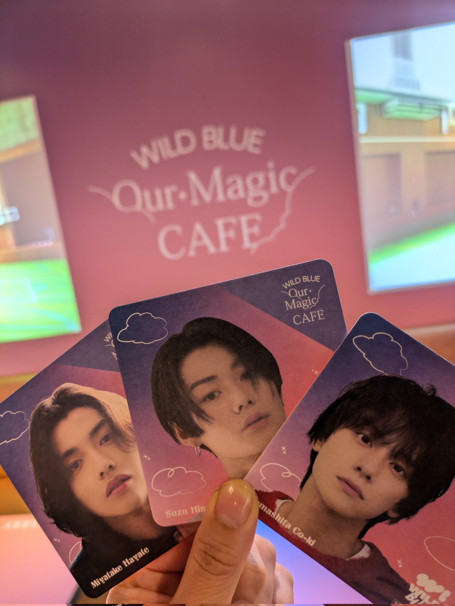 fp_matsuyuki's tweet photo. Our Magic cafe 3💜
リリースされたばかりの
Our MagicのMV流れてると思ったら流れてなかった😅
店名の楽曲なのに残念💦
そして…
3回目にして
ゆとくん卒業です
こきくん自引きGET!!
ひなちゃん自引き0%は続く…🐣🥲
#WILDBLUE #WBcf https://t.co/X4k1yD1ilL