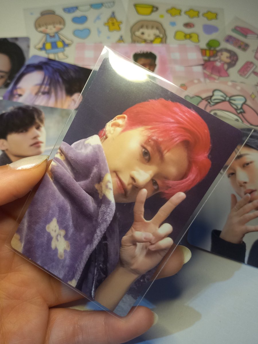 synklz's tweet photo. feedback super positivo para @jungwyboy que me vendeu esse wooyoung cobertinha. O pacotinho chegou com mtts brindes e a ana foi mtt atenciosa cmg. https://t.co/EHbrLDYhS5