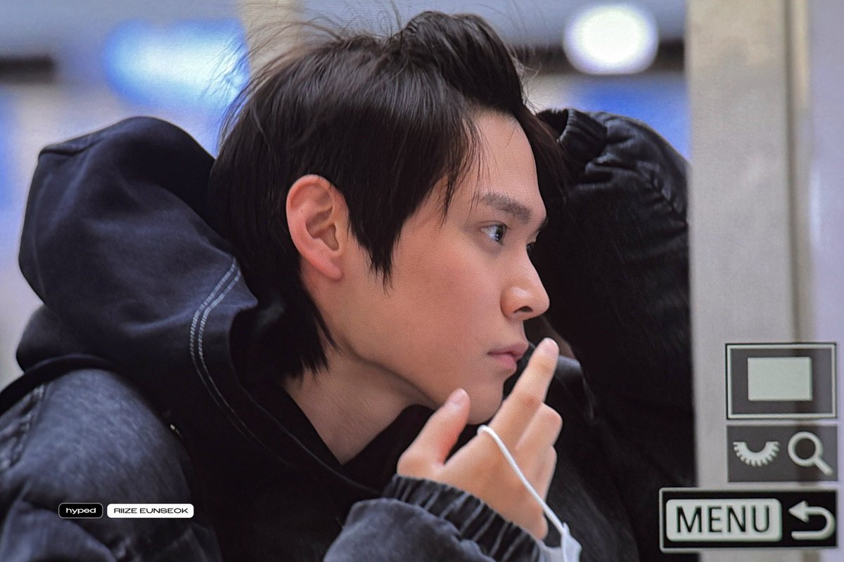 myloveallyours's tweet image. 은석이님 ㅅㅈㅎ 마스크 쓰면 왕큰눈만 잘 보여서 커엽고 마스크 안 쓴게 버석한 얼굴 잘 보여서 본인 추구미에 더 가까울 거 같은데 왜 끼시는지 의문