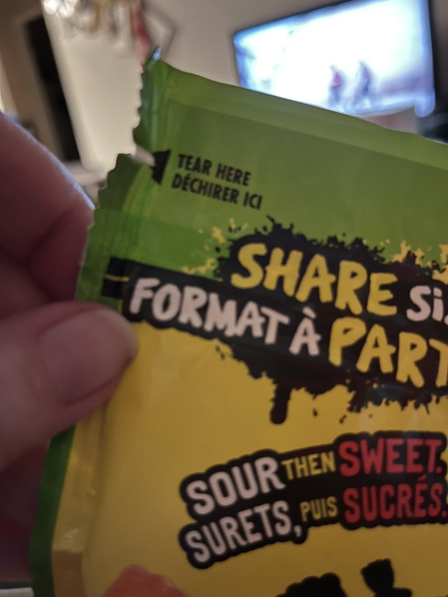 mjredraven's tweet photo. @SourPatchKids is there some secret to opening this package (Canada, 315g)? My poor weak hands are having trouble even getting past the outside edge! 😂 https://t.co/aiy8PBveme