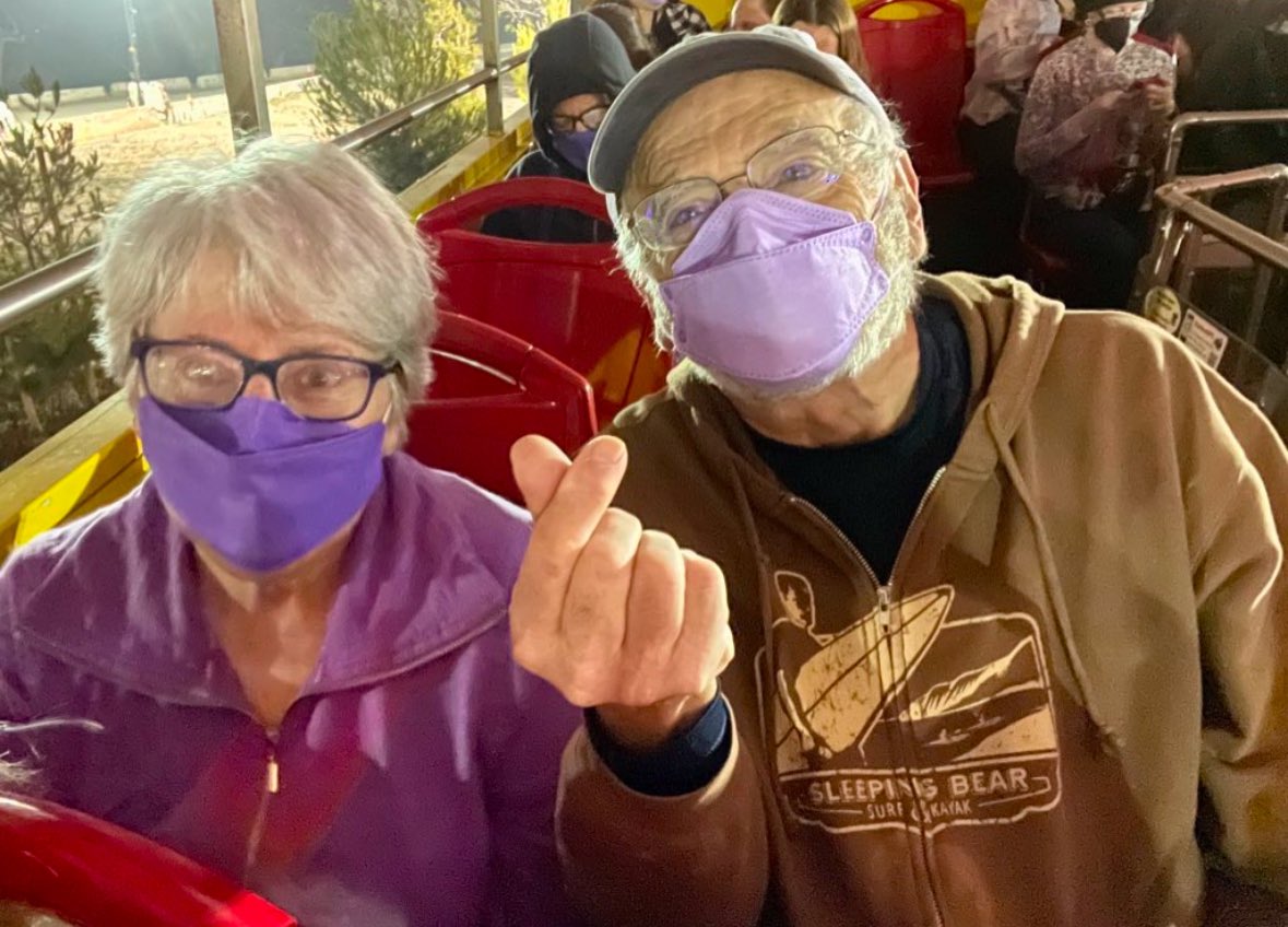 We need a TL flush. Let me reintroduce you to this couple who I met at PTDLA. They were the sweetest, most pure ARMY I’ve come across. ARMY has no limits. BTS CREATED THAT dynamic!
Bangtan is special in so many ways, let’s embrace the positive and rid all this negativity. 💜