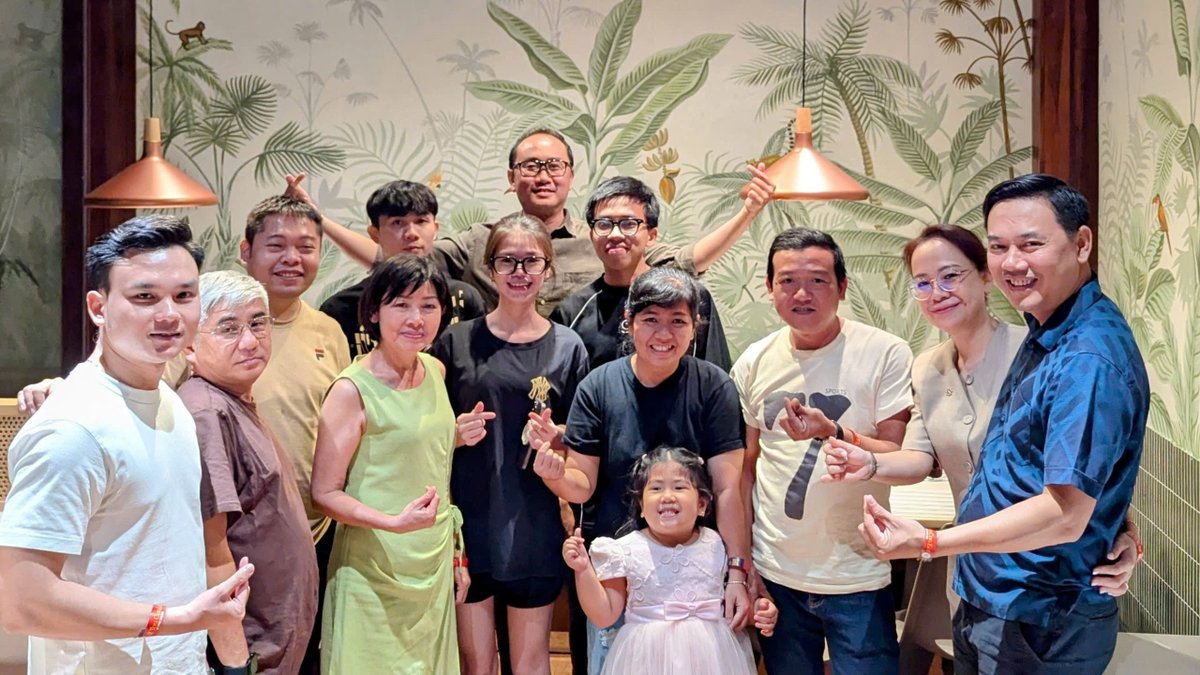 umber_coffee's tweet photo. ✨ Vừa qua, Umber Coffee đã tổ chức tiệc tất niên với sự góp mặt của Ban Giám Đốc, đội ngũ vận hành, và toàn thể nhân viên Team Umber tại tất cả các chi nhánh. Đây là dịp để chúng tôi cùng nhau nhìn lại một năm đầy nỗ lực. #umbercoffee #coffee #tatnien #tea https://t.co/oefzKkjWBG