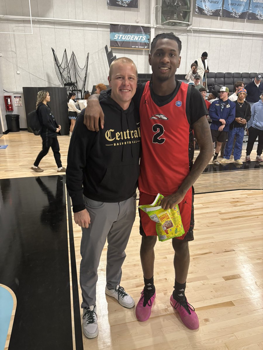 Brian Ross tweet media