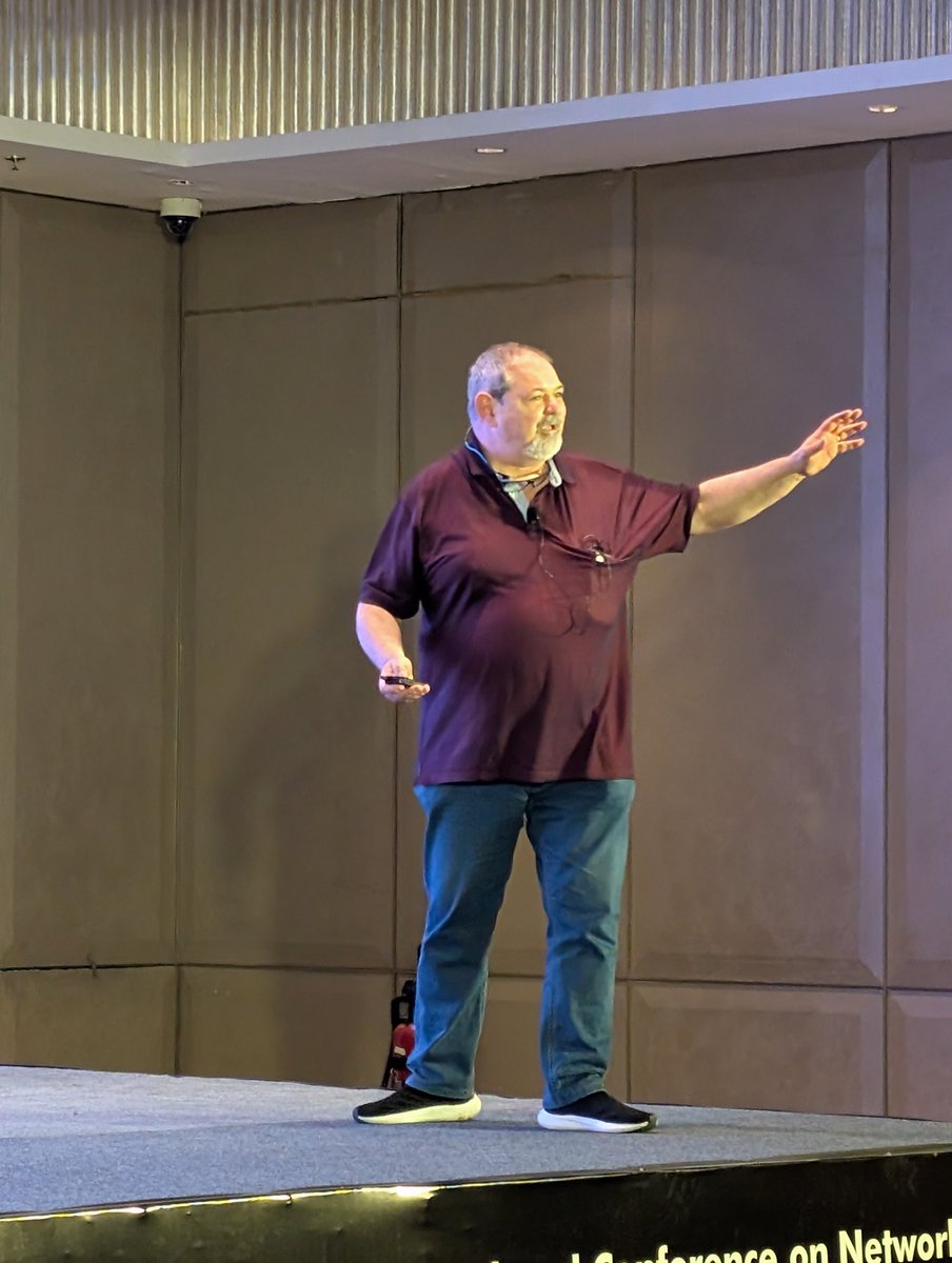 HirokiSayama's tweet photo. Final day of #NetSciX2025 kicks off with Stefano Boccaletti's keynote on the transitions to network synchronization
@NetSciX_2025 https://t.co/Bx2dmc9epX