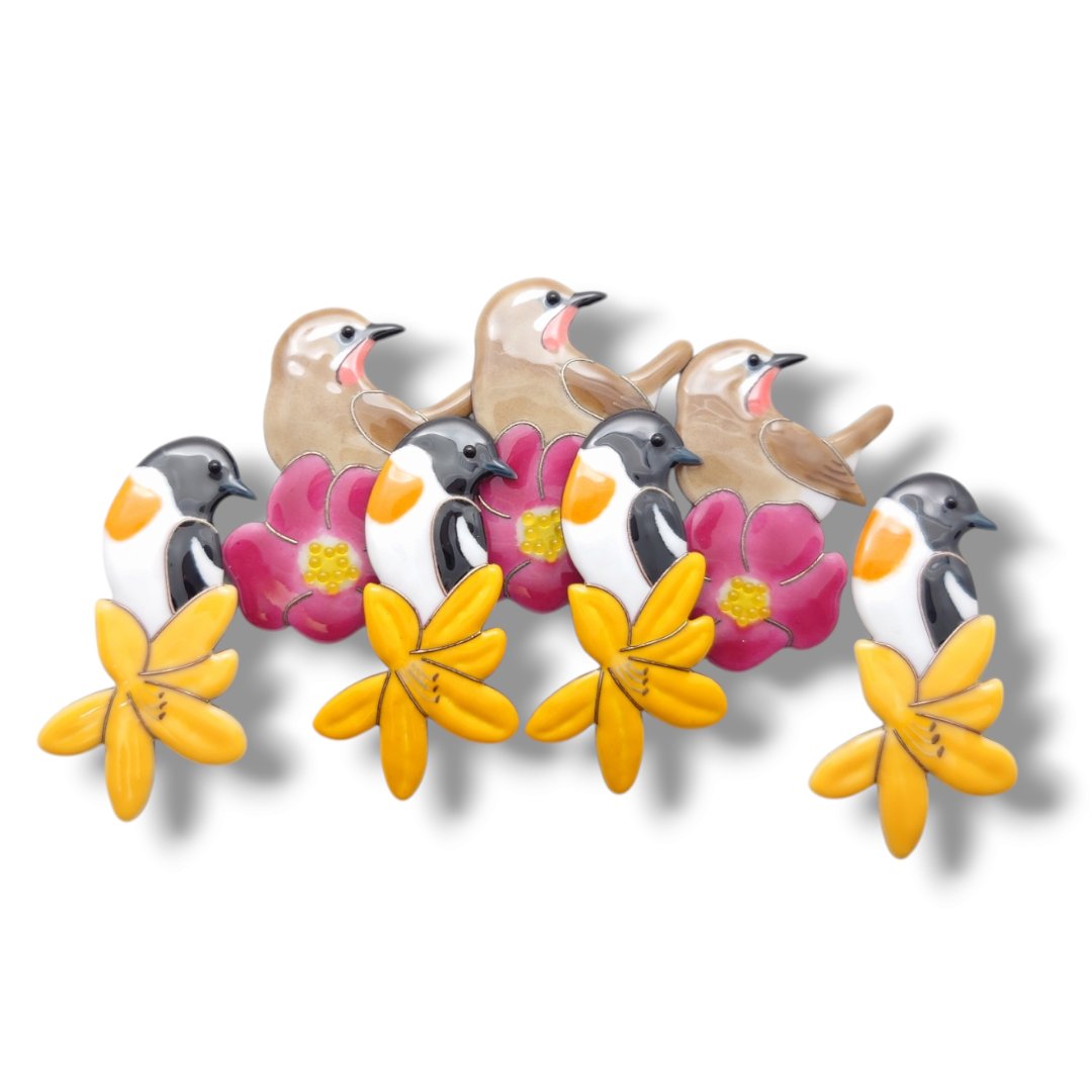 HureshumaReiko's tweet image. 夏鳥2種、お花と一緒です!
ノゴマ&ハマナス
ノビタキ&エゾカンゾウ
こんな光景が見られる暖かい季節が待ち遠しい…。
今月25日-26日 #ねむろバードランドフェスティバル に出店します。
#七宝 #七宝焼 #ノゴマ #siberian_rubythroat #ノビタキ
#amur_stonechat #cloisonne #cloisonne_brooch