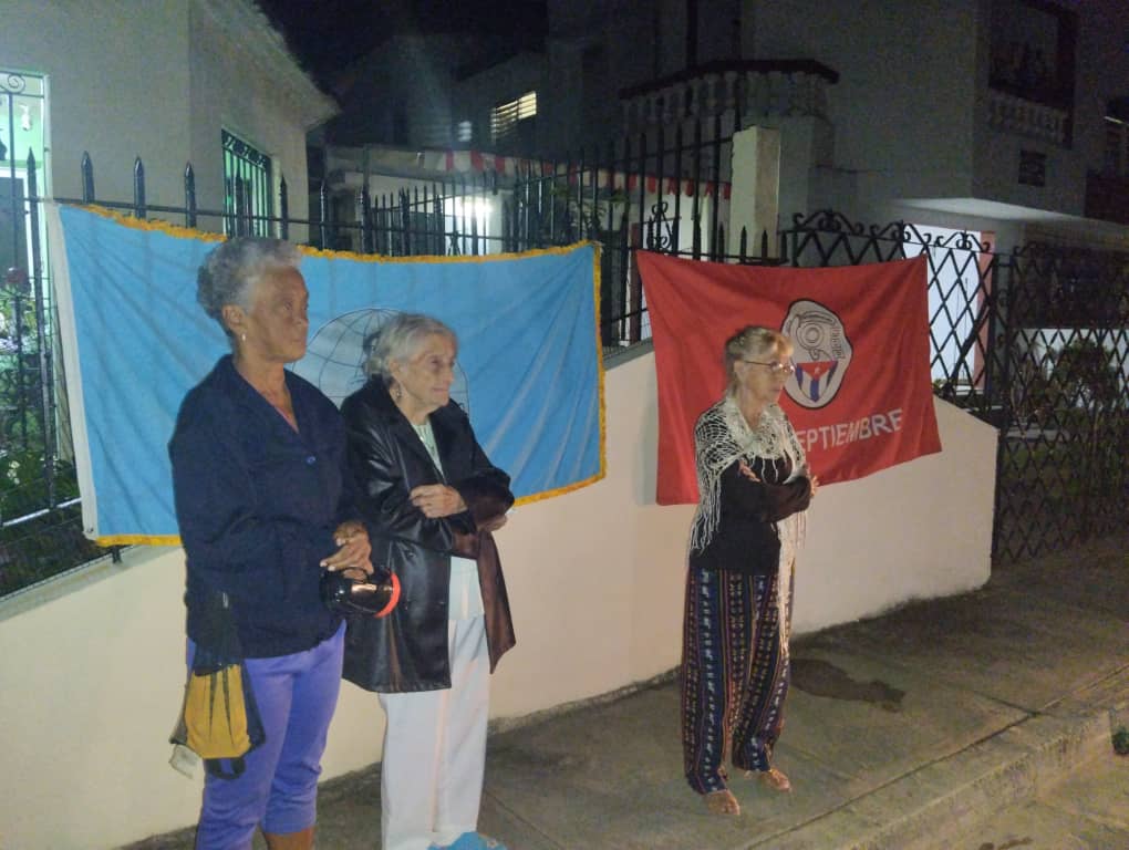 Reconocimiento por parte de los #CDRCuba y la FMC a la actriz matancera: Miriam Muñoz, por obtener el Premio Nacional de Teatro ❤️
‼️ Felicidades ‼️
#UnidosXCuba #SomosDelBarrio