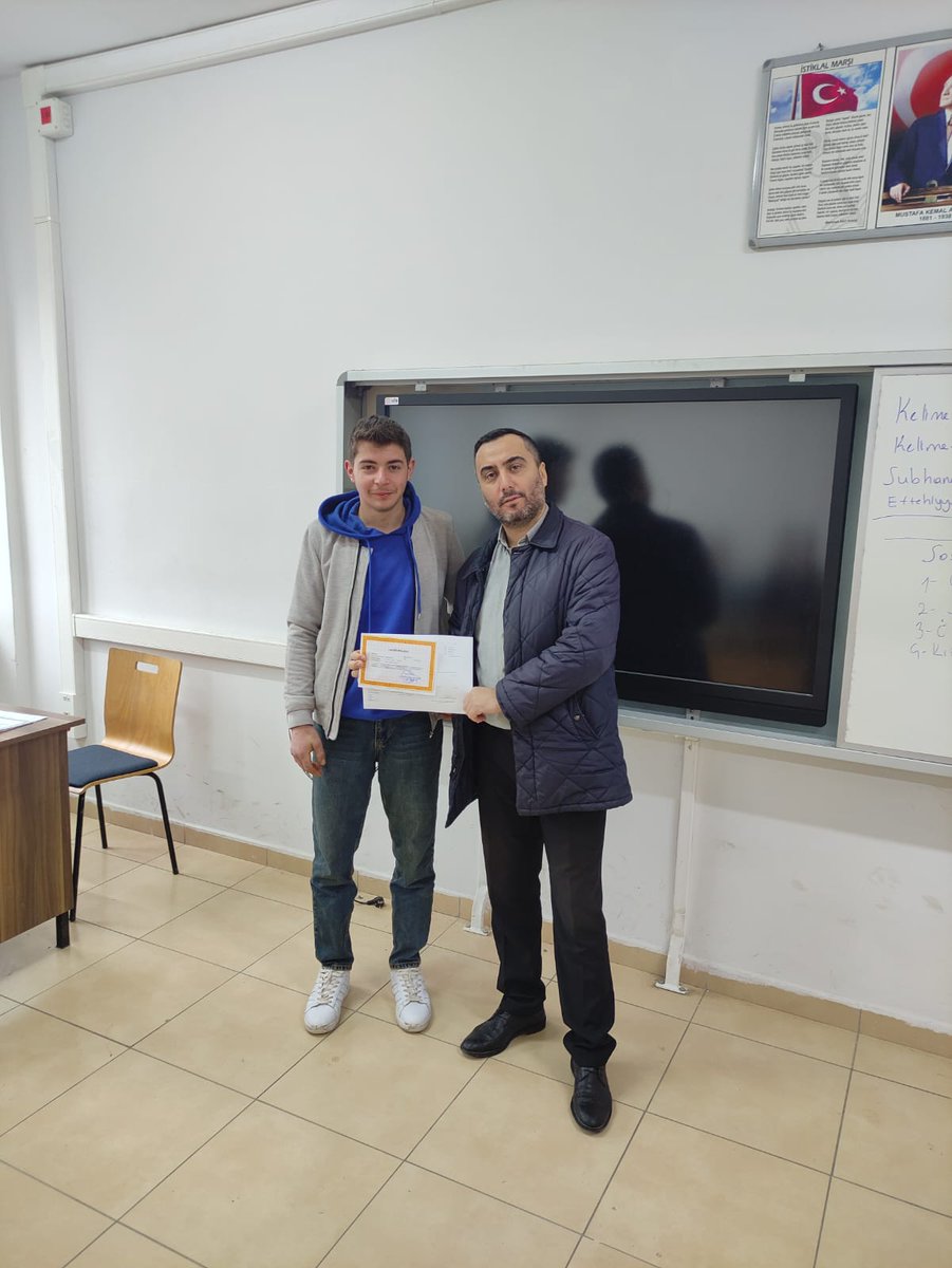 termemesem's tweet photo. TERME MESEMDE KARNE HEYECANI
Terme Mesemde I.dönem karne dağıtım töreni yapıldı. Kurum müdürü öğrencilere yaptığı konuşmada "Sizleri sadece öğrenci değil, ülkemizin üretim ordusunun bireyleri olarak görüyorum." dedi. 
@memterme55  
@termemesem  
@ismailrhmnkose
@ozgenc_tuncay https://t.co/ZOnlbei4Eu