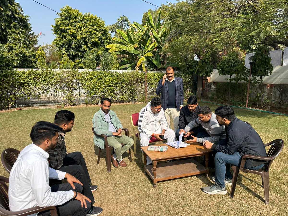 आज सुबह जयपुर स्थित राजकीय आवास पर आमजन से मुलाकात की।

📍385A, सिविल लाइन जयपुर