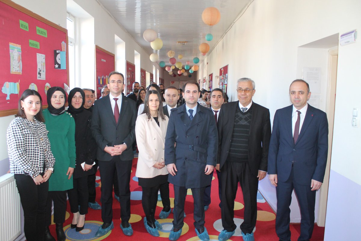 _bekilli's tweet photo. 2024-2025 Eğitim-Öğretim yılının ilk döneminin sona ermesiyle Kaymakamımız Sayın Ferdi AKGÜN Alpaslan Anaokulundaki öğrencilerimizin karne dağıtım törenine katıldı.
Bekilli Belediye Başkanı Önder DEMİR, İlçe Milli Eğitim Müdürü Halit ULUSOY, Çal Yöresi Yardımlaşma ve Dayanışma + https://t.co/tePZfgnAcD
