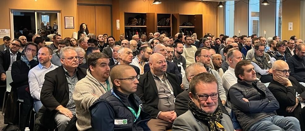 C'est à 9h02 que l'Assemblée Générale de l'Amicale  ESCV/ESCI/ESTSUP'RESEAU <a href="/EscvEsci/">Amicale ESCV/ESCI/SUP'RESEAU</a> démarre devant une salle comble(plus de 140 amicalistes présents ) <a href="/EscvEsci/">Amicale ESCV/ESCI/SUP'RESEAU</a>