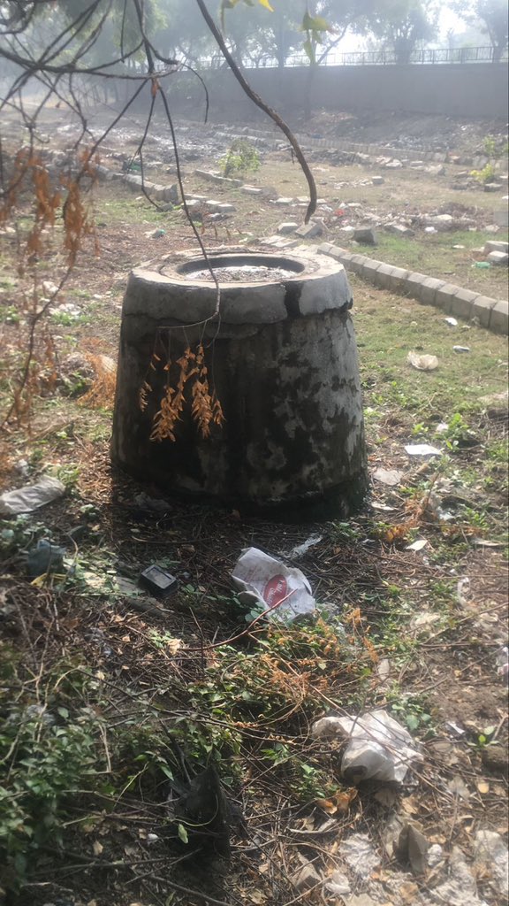 Mezzarians's tweet photo. Overflowing sewers at Sector 78 Noida Green Belt. No action by@Noida Authority https://t.co/w3CYbYuiRa