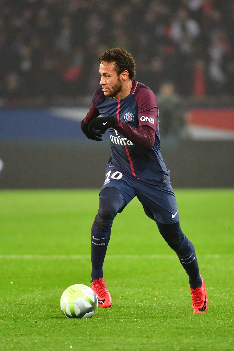 🚨 NEYMAR 🇧🇷 𝗥𝗘𝗚𝗥𝗘𝗧𝗧𝗘 𝗗𝗘 𝗡𝗘 𝗝𝗔𝗠𝗔𝗜𝗦 𝗔𝗩𝗢𝗜𝗥 𝗚𝗔𝗚𝗡𝗘́ 𝗟𝗘 𝗕𝗔𝗟𝗟𝗢𝗡 𝗗’𝗢𝗥 (et pense qu’il aurait pu le gagner au PSG) 🌕☹️ :

« 𝗘𝗻 𝘆 𝗿𝗲𝗽𝗲𝗻𝘀𝗮𝗻𝘁, 𝗷𝗲 𝗺𝗲 𝗱𝗶𝘀 𝗾𝘂𝗲 𝗷'𝗮𝗶 𝗲́𝘁𝗲́ 𝗺𝗮𝗹𝗰𝗵𝗮𝗻𝗰𝗲𝘂𝘅 𝗮𝘃𝗲𝗰 𝗹𝗲𝘀