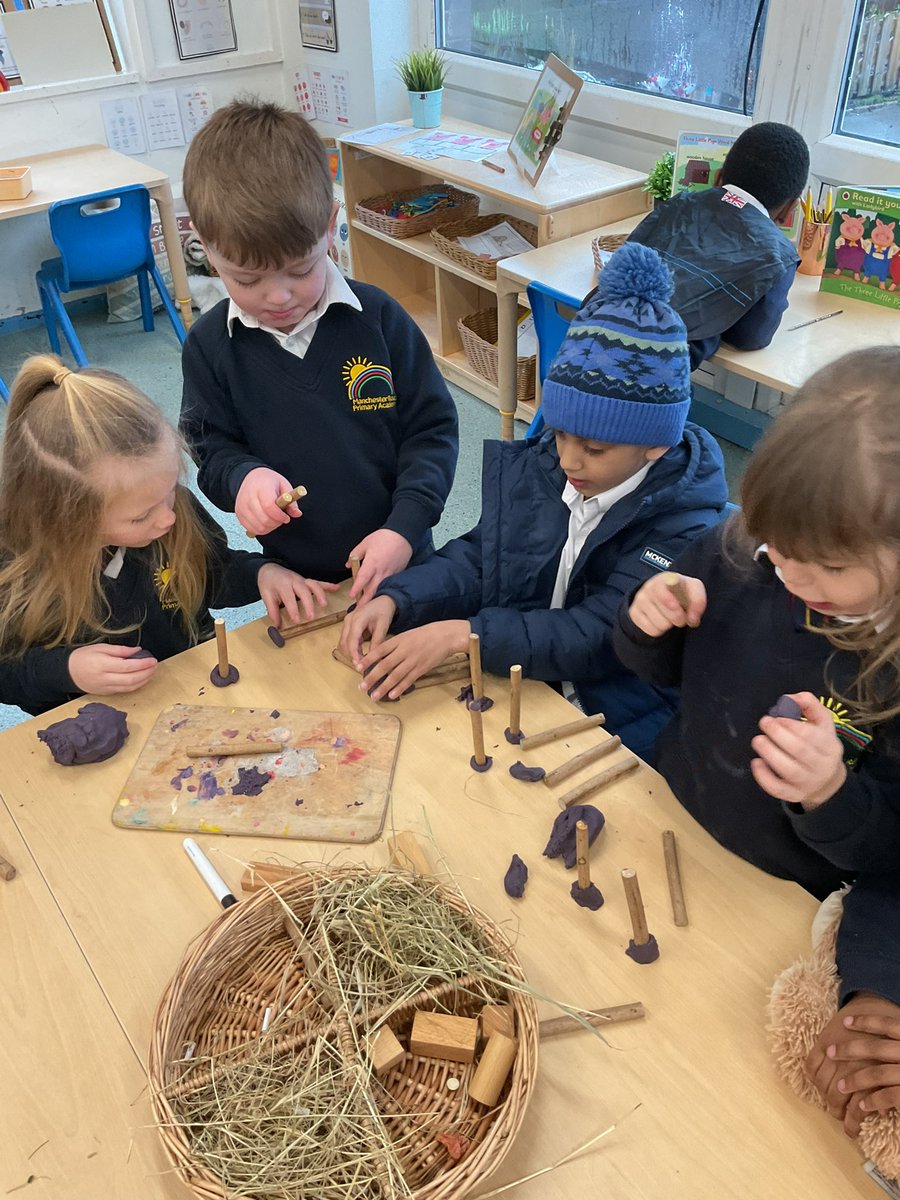 cloverbees_mrpa's tweet photo. Clover Bees have been busy constructing houses this week using straw, sticks and bricks for The 3 Little Pigs #MRPALearning @MRPAeyfs https://t.co/qifB8RmWw1