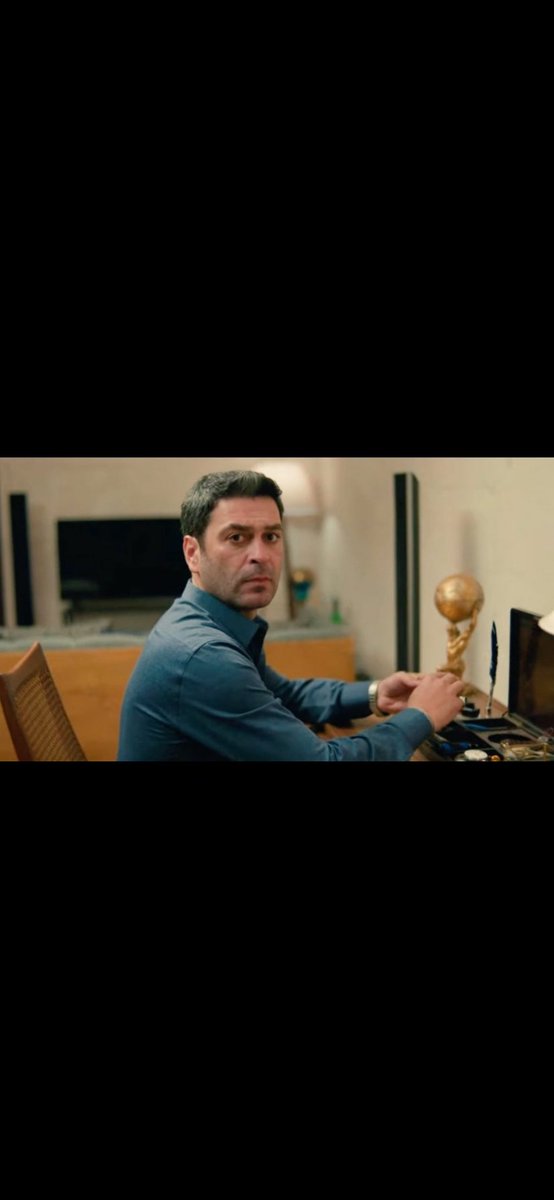 Alya’nın ağlayışı. O sırada Cihan’ın saati tamir ediyor olması detayı… Cihan sar Alya’nın yaralarını 😢❤️