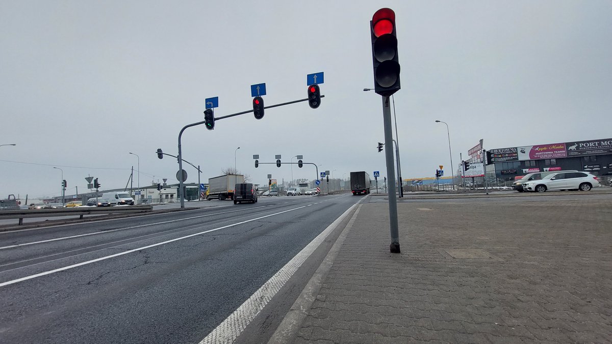 GDDKiA_Lodz's tweet photo. W najbliższą niedzielę 19 stycznia w godz. 8.00 - 15.00 w Rzgowie u zbiegu: #DK91, #DK71 i DW714 wyłączona zostanie sygnalizacja. Ma to związek z konieczną modernizacją urządzeń, która zminimalizuje liczbę awarii. Zachowajmy ostrożność. @GDDKiA_Lodz @GDDKiA https://t.co/O4hJmy3Ad8