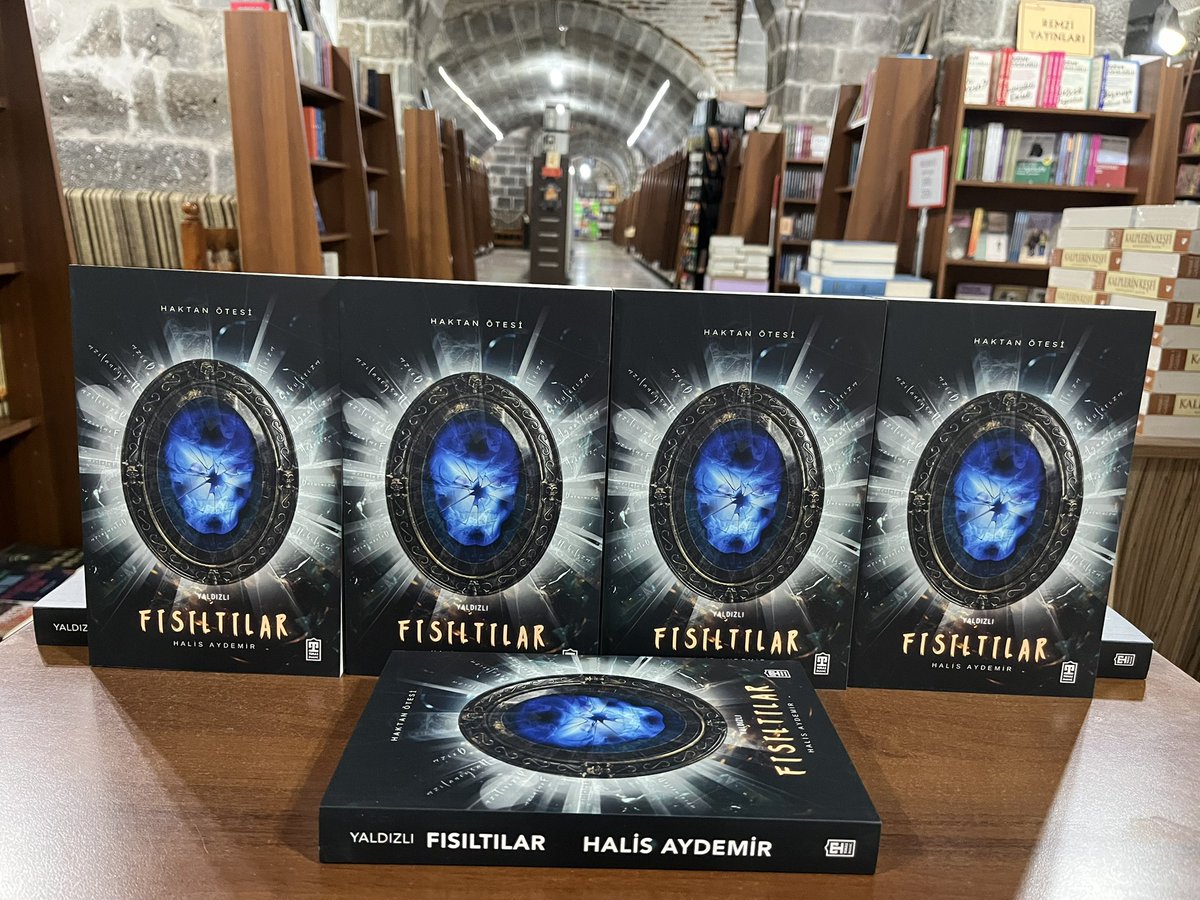 “Hak, yaldızlı fısıltılarla perdelenemez…”
Aslında her bâtıl ideoloji bir fısıltıdır. Ateizm, deizm, agnostisizm, feminizm, darwinizm…

<a href="/HalisAydemirnot/">Prof. Dr. Halis Aydemir’in Derslerinden Notlar</a> <a href="/halisaydemirden/">Halis Aydemir'den</a>