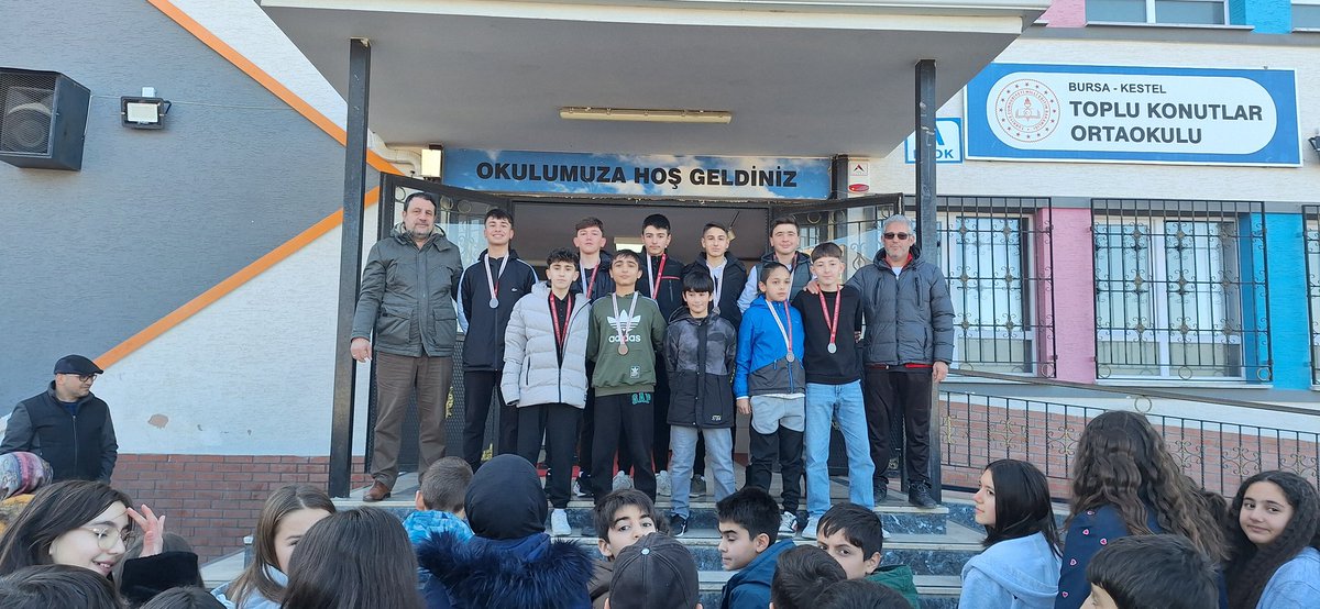 TopluKonutlarOO's tweet photo. 2024-2025 Eğitim Öğretim yılının 1. dönemini tamamladık ve öğrencilerimiz karnelerini aldı. Tüm öğretmen ve öğrencilerimize iyi tatiller diliyoruz. https://t.co/I0l5p9hKmR