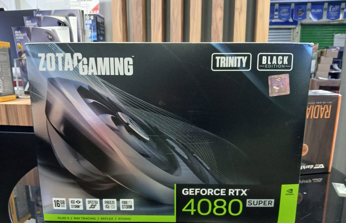 JonaJuniar's tweet photo. Awal Tahun orderan rakitan PC Soeltan 🤤 https://t.co/Y4hAHzMOvN