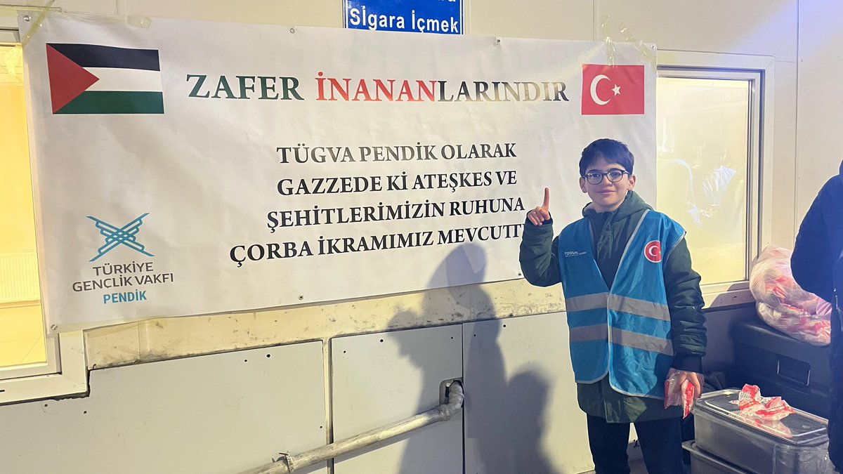 tugvapendik's tweet photo. ZAFER İNANANLARINDIR!🇵🇸☝🏻🇹🇷

Marmara Üniversitesi Pendik Eğitim ve Araştırma Hastanesinde Gazze’deki ateşkes için ve tüm şehitlerimizin ruhları için  çorba ikramında bulunduk. 😊🤲🏻🍜
#gazze #Gaza #filistin https://t.co/WmXbADAaT4