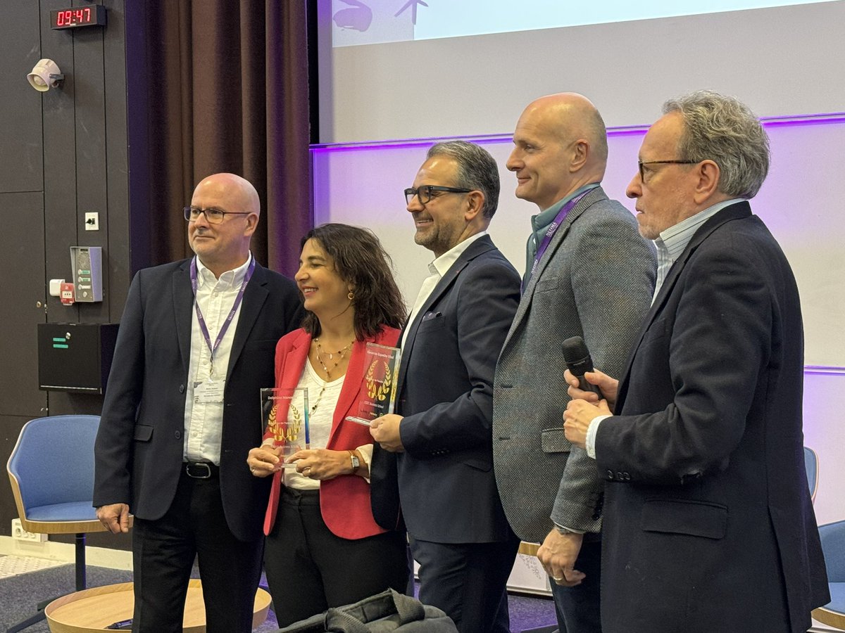 Alain GOUDEY (@alaingoudey) on Twitter photo 🤩 Remise du prix de Directeur de l’Année 2024 par <a href="/APHEC_Twit/">APHEC</a> et <a href="/HEADwayAdvisory/">HEADway_advisory</a> à <a href="/VVinzi/">Vincenzo Esposito Vinzi</a> (DG <a href="/essec/">ESSEC Business School</a>) 👏👏👏
Et <a href="/delphmanceau/">Delphine Manceau</a> (DG <a href="/NEOMAbs/">NEOMA Business School</a>) pour celui qu’elle avait gagné en 2019… 👏👏👏
cc <a href="/O_Rollot/">Olivier Rollot</a> <a href="/lirimont/">S Vivier-Lirimont</a> 🤩 Remise du prix de Directeur de l’Année 2024 par <a href="/APHEC_Twit/">APHEC</a> et <a href="/HEADwayAdvisory/">HEADway_advisory</a> à <a href="/VVinzi/">Vincenzo Esposito Vinzi</a> (DG <a href="/essec/">ESSEC Business School</a>) 👏👏👏
Et <a href="/delphmanceau/">Delphine Manceau</a> (DG <a href="/NEOMAbs/">NEOMA Business School</a>) pour celui qu’elle avait gagné en 2019… 👏👏👏
cc <a href="/O_Rollot/">Olivier Rollot</a> <a href="/lirimont/">S Vivier-Lirimont</a>