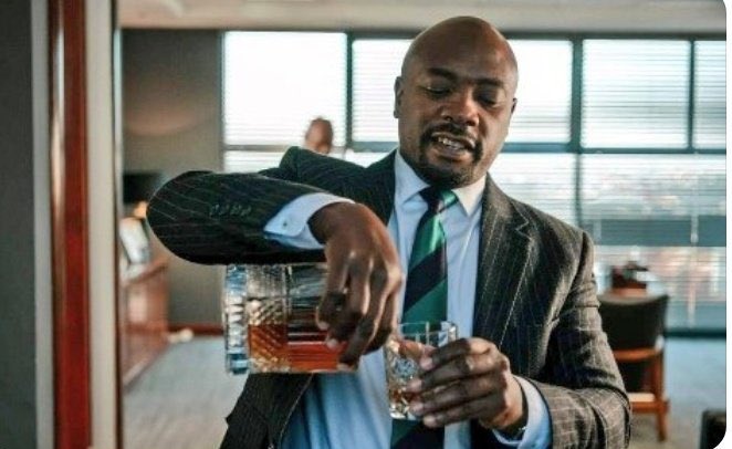Mutu pena ngoo eembwiti dimwe dili kowambo natango?😂😂