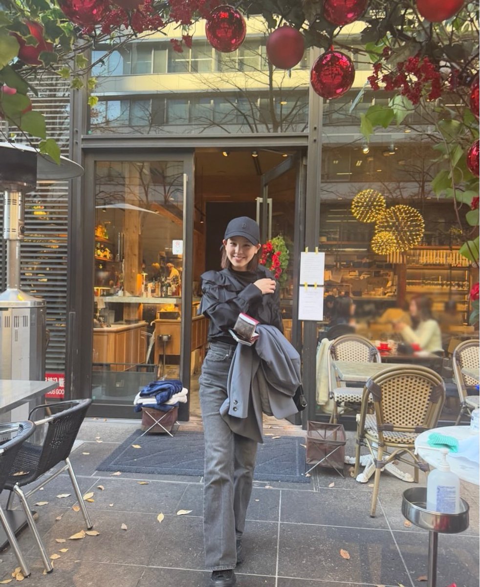 マコちゃんお財布😭😭😭ルイヴィトン氏なの良すぎる笑顔でお店出てきて