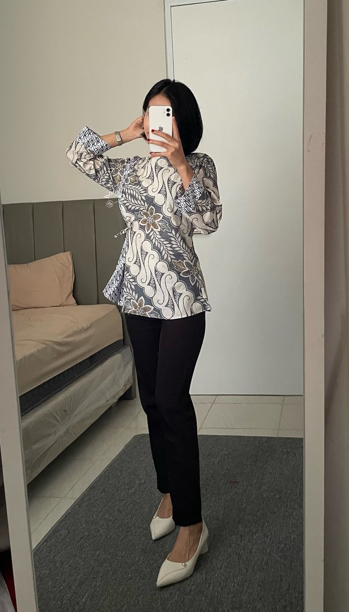 hooplaa_'s tweet photo. nemu toko yg jual celana kerja, atasan batik murahh harganya 50rban😭👍🏻

suprisingly bahannya adem, nyaman dipake daily lagii✨ https://t.co/9cn2wnFZ50