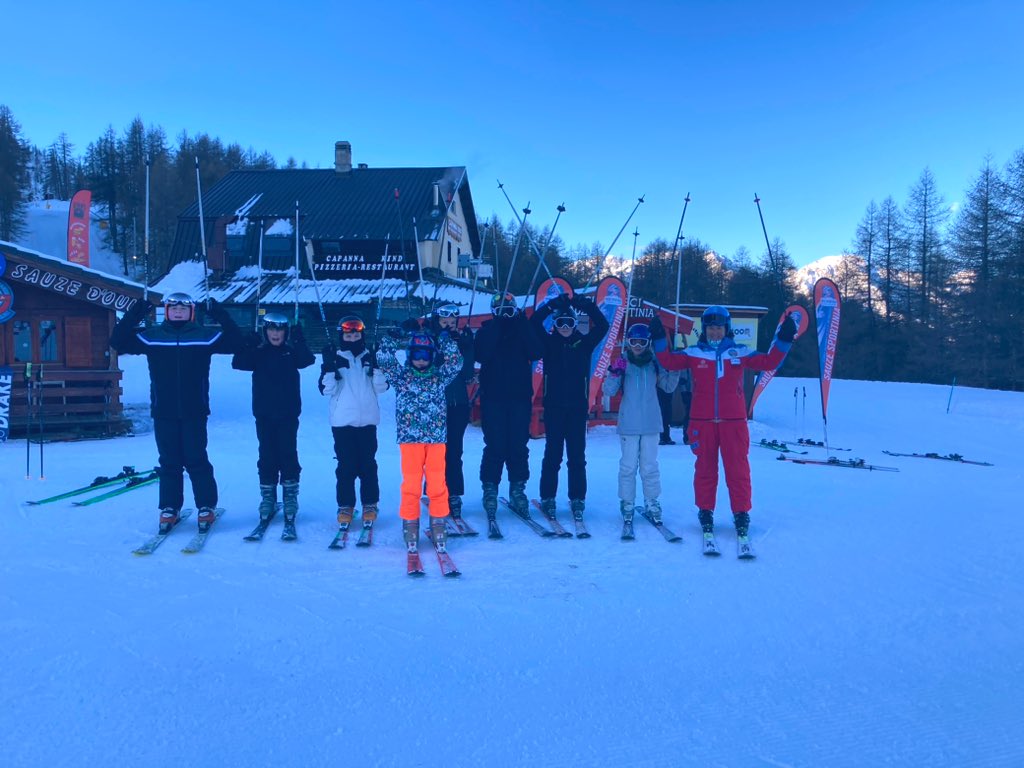 WHS_SSOS's tweet photo. 🎿Everyone away on lessons. Sun back out today. Still currently -11. https://t.co/34S4YnmCBl