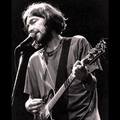 Mihály Víg en su faceta de músico. Es autor de la magnífica música de Sátántangó del director Béla Tarr, y además interpreta a uno de los protagonistas...

Artículo: Béla Tarr y Sátántangó: la revolución consciente del tiempo cinematográfico. 
cultugrafia.com/satantango-bel…