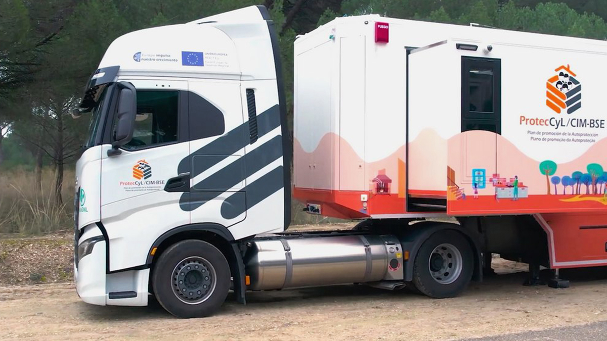 Este camión tráiler recorrerá #CastillayLeón y #Portugal para informar a la población sobre cómo actuar ante riesgos naturales o derivados de la actividad humana. Un servicio gestionado por nuestra filial <a href="/Talher_/">Talher</a> junto con <a href="/DemontesOT/">Demontes</a> I <a href="/ProtecCyl/">ProtecCyL/CIM-BSE</a> 👇 
ow.ly/V1uS50UFoFu