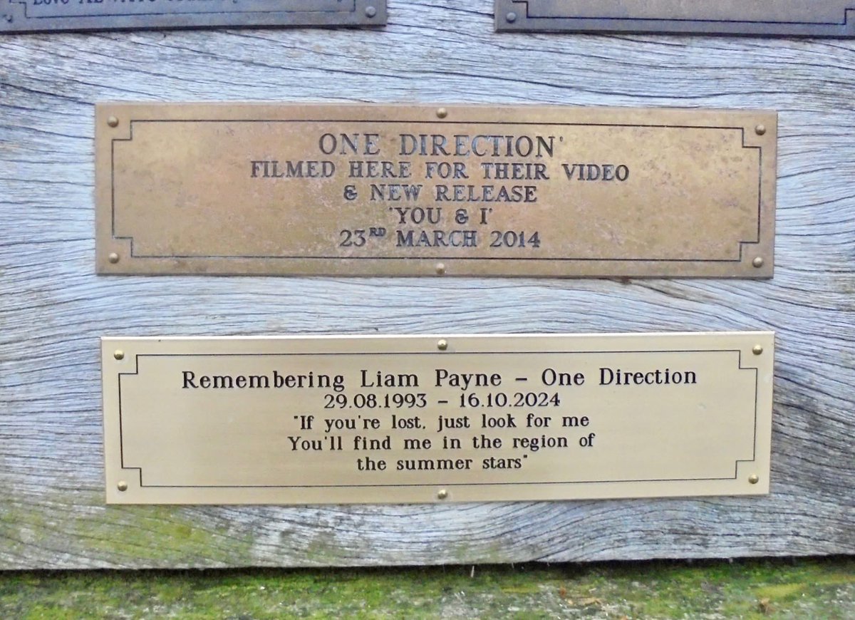 ClevedonPier (@clevedonpierg1) on Twitter photo Remembering Liam Payne✨
We are pleased to share that there is now a plaque in memory of Liam Payne on Clevedon Pier🫶
The beautiful plaque is inscribed with lyrics from one of Liam's favourite songs✨
<a href="/onedirection/">One Direction</a> recorded their award winning video You & I on #ClevedonPier Remembering Liam Payne✨
We are pleased to share that there is now a plaque in memory of Liam Payne on Clevedon Pier🫶
The beautiful plaque is inscribed with lyrics from one of Liam's favourite songs✨
<a href="/onedirection/">One Direction</a> recorded their award winning video You & I on #ClevedonPier