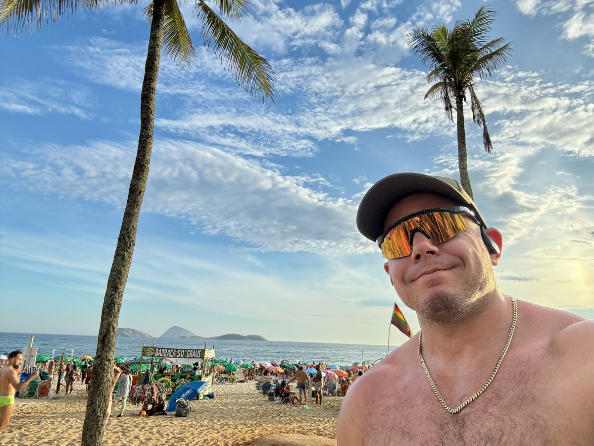phxs54's tweet photo. Throw back to last week of being on Ipanema Beach in Rio!   Take me backkkkk! 🇧🇷 🏝️ 😎 https://t.co/SD9fhGyxWH
