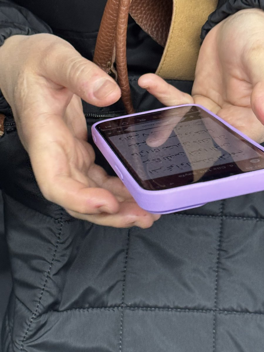 Marmaraydayım önümde ki abla cüz okuyor,yanındayi ki zikirmatik ile okuma yapıyor. Ama önlerinde 6-7 yaşlarında  kız çocuğu ayakta ve yoruldum diyor ve çömeliyor.İnandığınız Allah’a inanmıyorum.İyi ki islamı sizden öğrenmedim.Kabul göremedi Şeyh Bedrettin, Maşuki bu yüzden #cuma