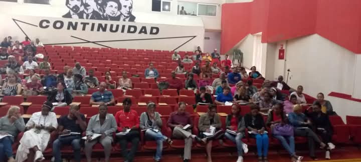 LzaraArgud98407's tweet photo. #LALISA Se realizó está tarde la Plenaria para la convocatoria a la marcha de las antorchas, el próximo 27 de Enero recordando a nuestro  Heroe Nacional José Marti.
#MartiVive
#LaHabanaViveEMí @YanetHzP25 @IzquierdoAlons1 @AsambleaCuba @gobhabana @PartidoPCC https://t.co/0u3L6yZM5S