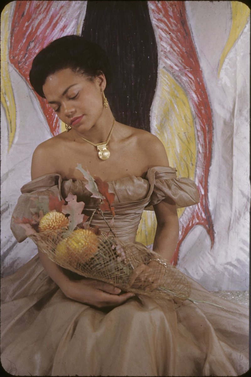 Eartha Kitt photographed by Carl Van Vechten, October 1952. 🕊

Today would’ve been her 98th birthday.