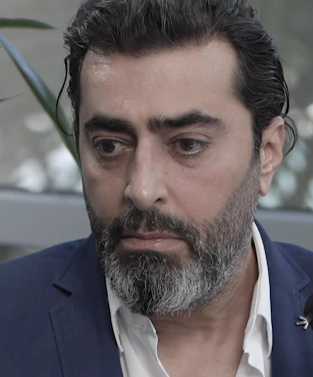 Hussein (@hossinarbash) on Twitter photo الف الحمدلله ما خيبت ظن الشعب السوري فيك 
كنت واطي . واصريت على انك تضل واطي وصرماية برجل الأسد حتى بعد سقوطو.
كان بأمكانك تعتذر للشعب السوري يلي اهنتو حضرتك سابقاً لكن للأسف الشديد ضليت مصر على موقفك يا #خاين
#باسم_ياخور_الخائن الف الحمدلله ما خيبت ظن الشعب السوري فيك 
كنت واطي . واصريت على انك تضل واطي وصرماية برجل الأسد حتى بعد سقوطو.
كان بأمكانك تعتذر للشعب السوري يلي اهنتو حضرتك سابقاً لكن للأسف الشديد ضليت مصر على موقفك يا #خاين
#باسم_ياخور_الخائن