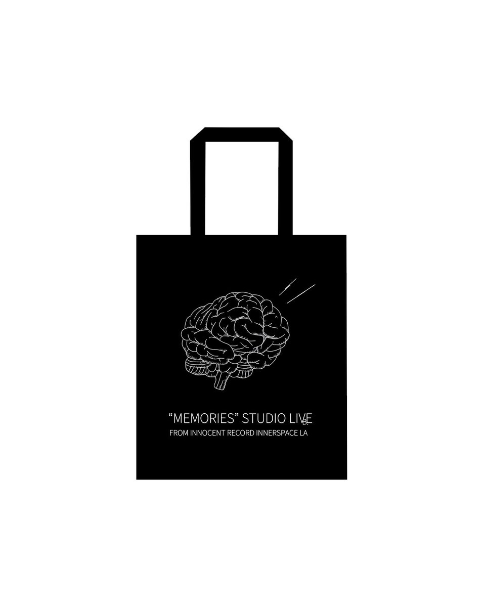 MEMORIES STUDIO LIVE MOVIE 
12inchサイズ トートバッグ

公開を記念して「MEMORIES」スタジオライブトートバッグを販売。12inchレコードも入る使いやすいサイズ感です。持ち手も肩に掛けられる長さの薄手キャンバス素材の片面プリントになります。