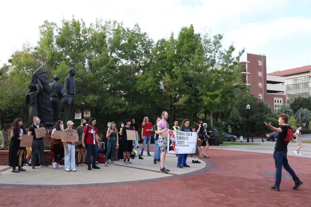 CSharpi3's tweet image. Hello, my name is Chris, and my college org, a branch SDS (Students for Democratic Society) at FSU has been organizing protests for palestine and against trump. it WAS a college organization before it was deinstutionalized after an encampment last summer (more below) 🧵